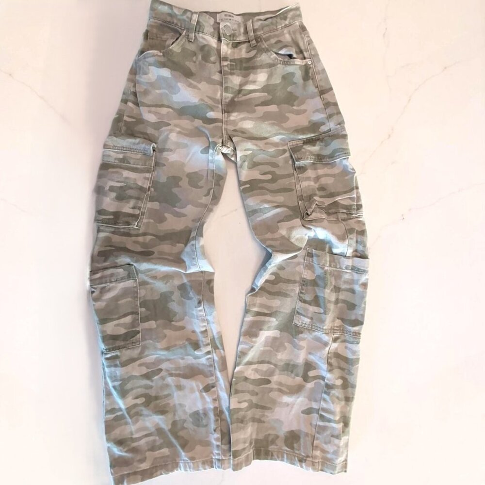 Cotton On High-Rise Camo Cargo Jeans in Green & Tan